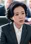 萨日娜演员 颜丹晨腾飞羊绒厂厂办秘书，她与王中天在火车上相识，成为志同道合的朋友，一起创立了天潢集团。在王中天妻子去世后，她重新燃起对王中天的爱意，但王中天担心会影响两人合作伙伴的关系