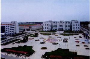 沈阳师范大学沈阳师范大学隶属于辽宁省人民政府，是一所涵盖哲学、经济学、法学、教育学、文学、理学、工学、管理学，艺术学等九大门类的多科性大学。学校设有文学院、教育科学学院、外国语学院、戏剧艺术学院等15