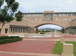邦德大学