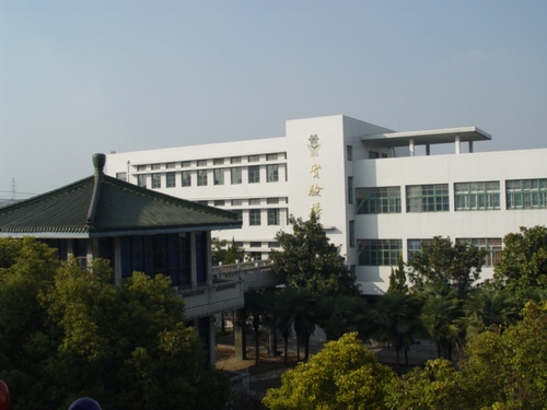 盐城市第一中学一景