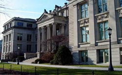 爱荷华大学