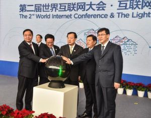 12月15日，国家互联网信息办公室主任鲁炜（右二）、中共浙江省委书记夏宝龙（右三）、浙江省省长李强（右四）等嘉宾参加博览会开幕式。