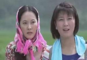 李亚米（左）