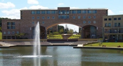 邦德大学