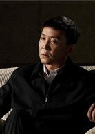 李达康演员：吴刚市委书记李达康，是一个正义无私的人民好官。在得知自己身为银行行长的妻子欧阳菁利用职权之便贪赃枉法时，面对亲情和公义，他做出了艰难的抉择。