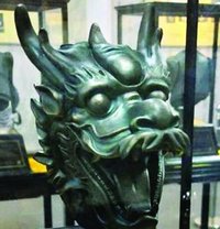 龙首铜像