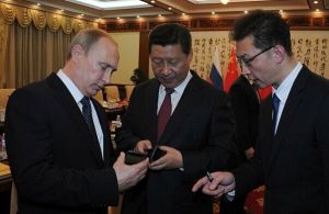 普京赠习大大YotaPhone2