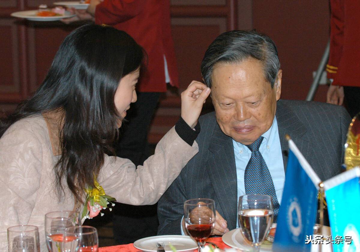 82岁杨先生：妻子病逝娶翁帆，相守17年