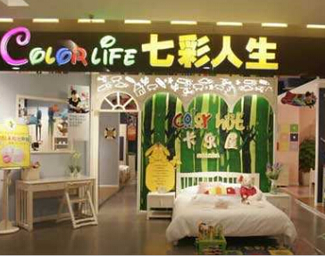 七彩人生儿童家具门店场景图