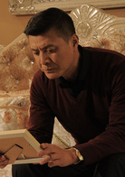 郑博洋演员 刘之冰郑博洋待人谦和，眼界开阔，愿意照顾别人，想要用自己的能力把家人照顾的无微不至，希望能够通过自己的努力，让家人获得衣食无忧的高品质生活。