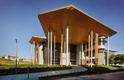 邦德大学