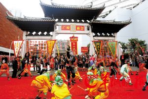 越秀中山四路城隍庙的热闹庙会
