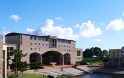 邦德大学