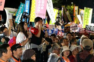 国会前学生们的抗议活动彻夜进行