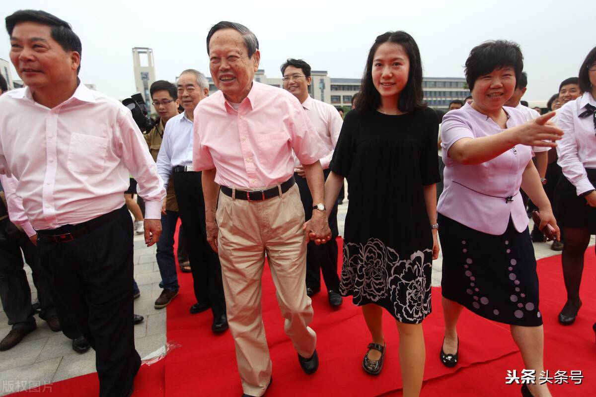 82岁杨先生：妻子病逝娶翁帆，相守17年