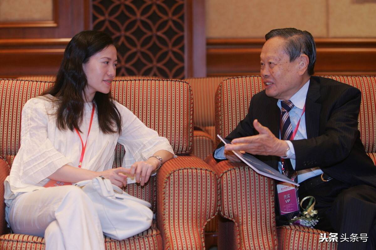 82岁杨先生：妻子病逝娶翁帆，相守17年